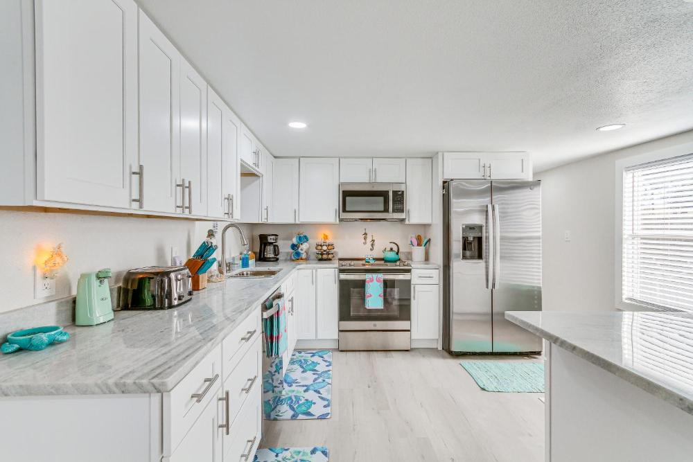 Gulf Breeze Home with Deck Walk to Public Boat Ramp